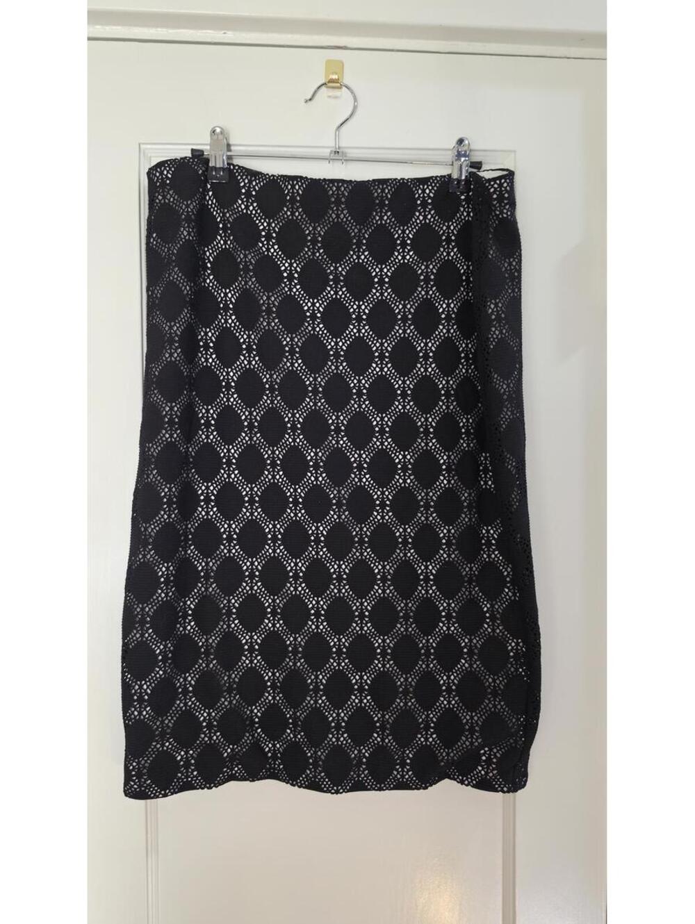 Vince Camuto Black & White Geometric Lace Overlay Skirt Size M